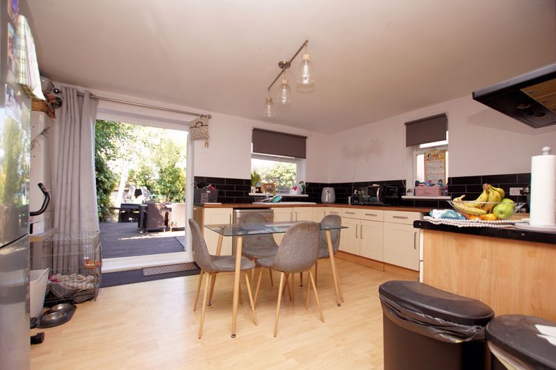 Property photo 2 of 18 Kitchen/Breakfast Room