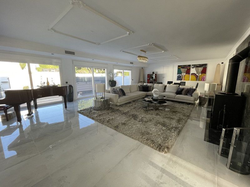 Property photo 2 of 55