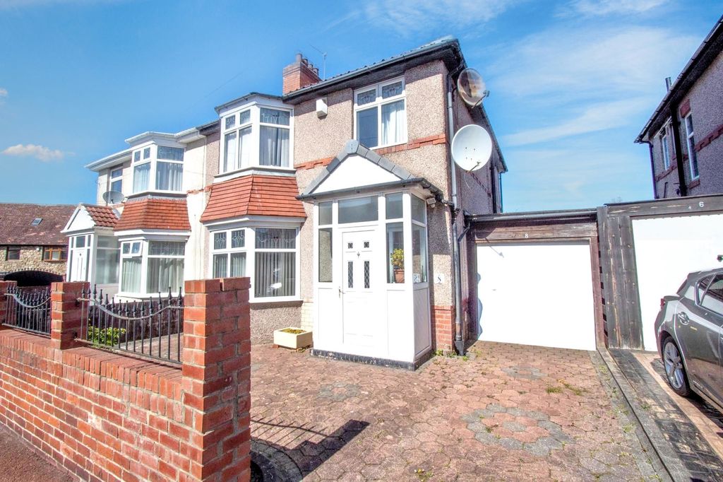 Property photo 1 of 11