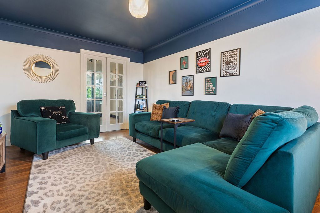 Property photo 3 of 25