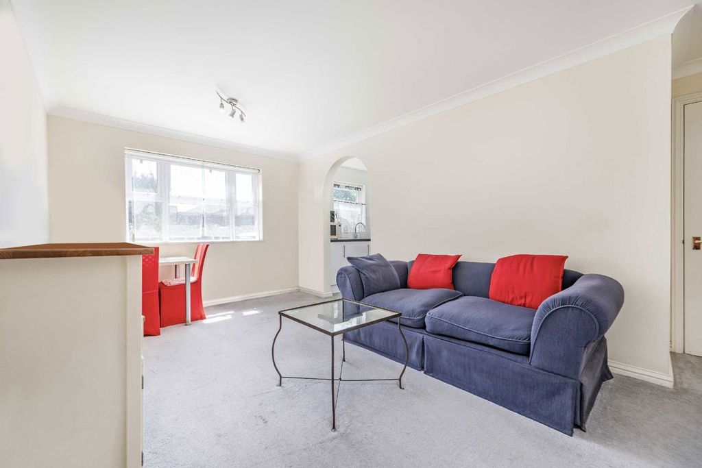 Property photo 2 of 7