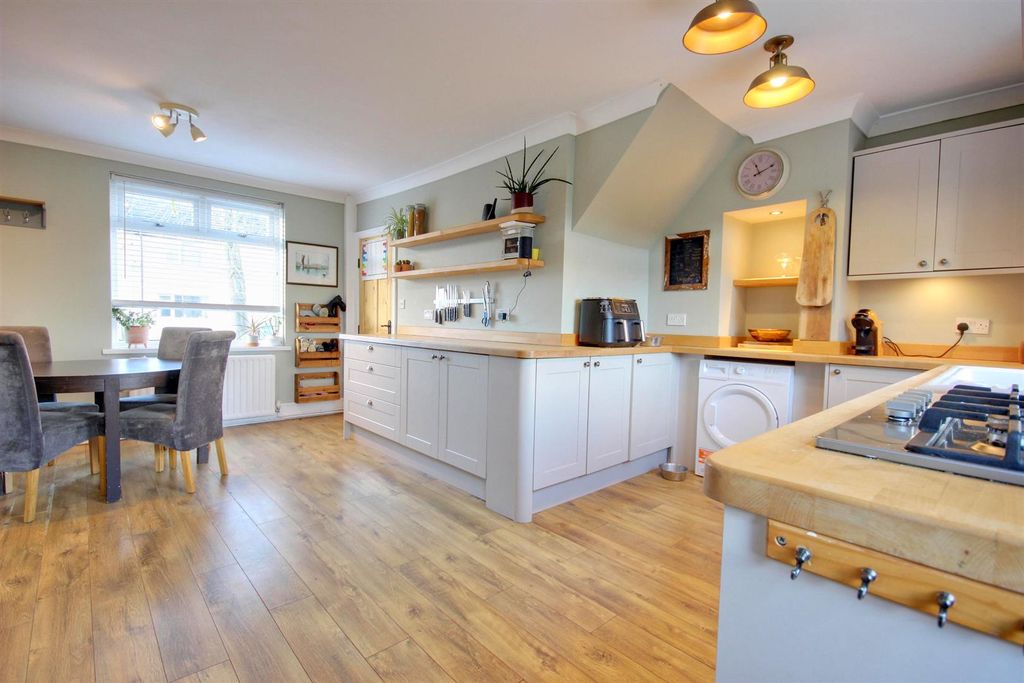 Property photo 3 of 19 Img_0107-Img_0109_Lzn.Jpg