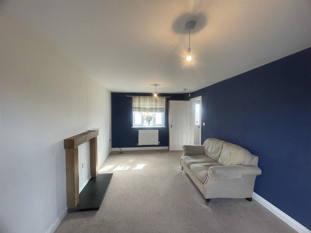 Property photo 2 of 15 Living Room (1/2)