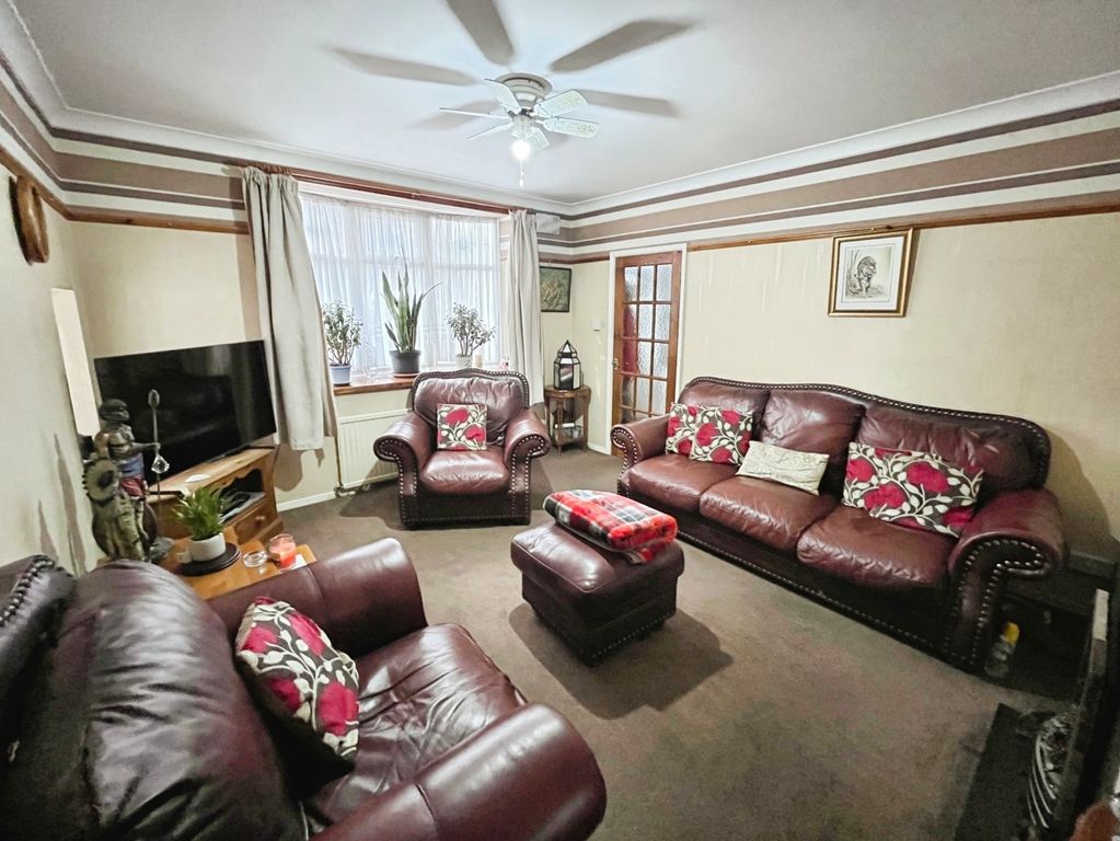 Property photo 2 of 16 Lounge