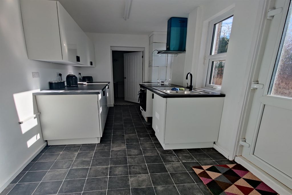 Property photo 2 of 18 Kitchen