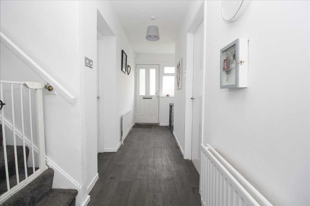 Property photo 2 of 19 Entrance Hall