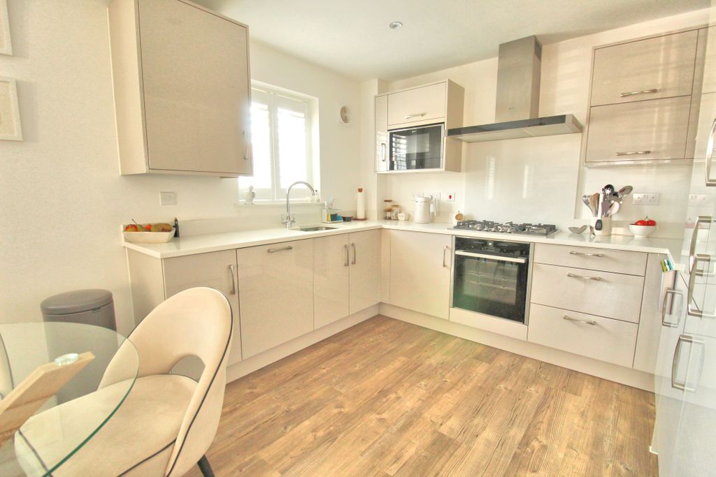 Property photo 3 of 9 Kitchen