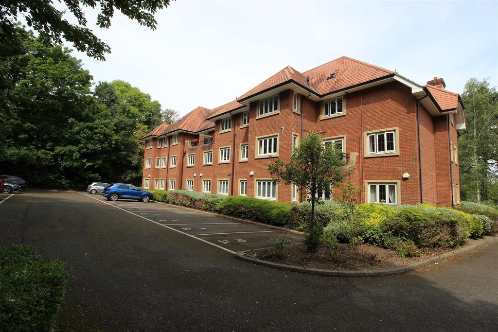 Property photo 2 of 10 Externally