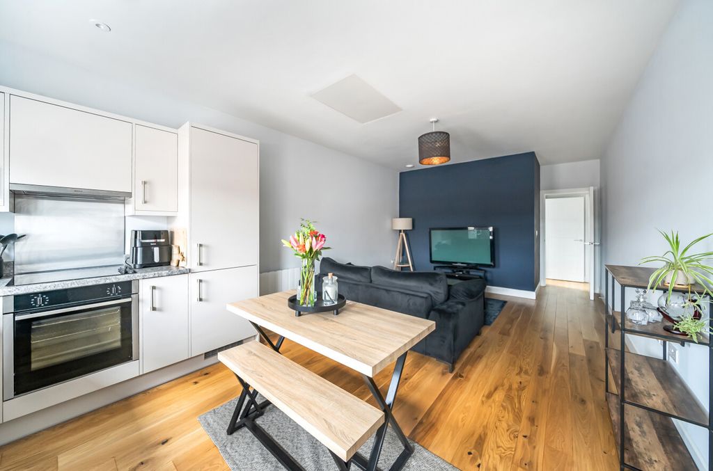 Property photo 1 of 9 1335379-7-6894Ab5...