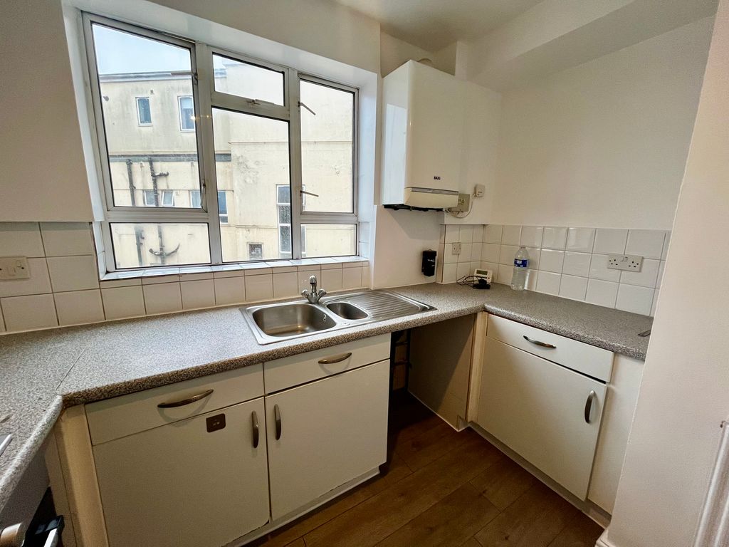 Property photo 3 of 11 Kitchen