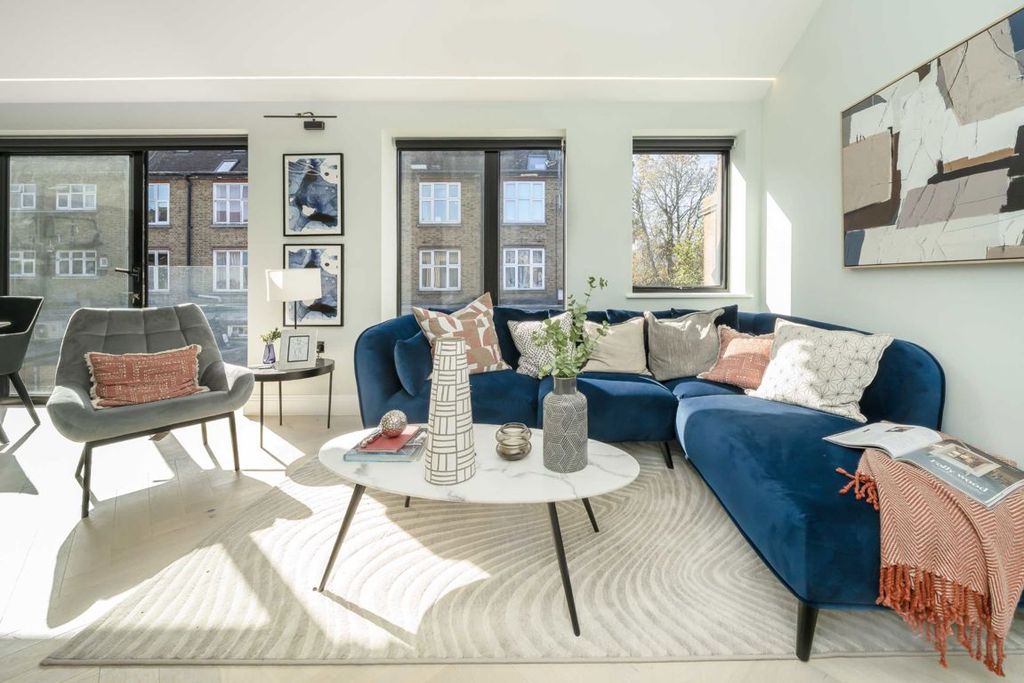 Property photo 2 of 8