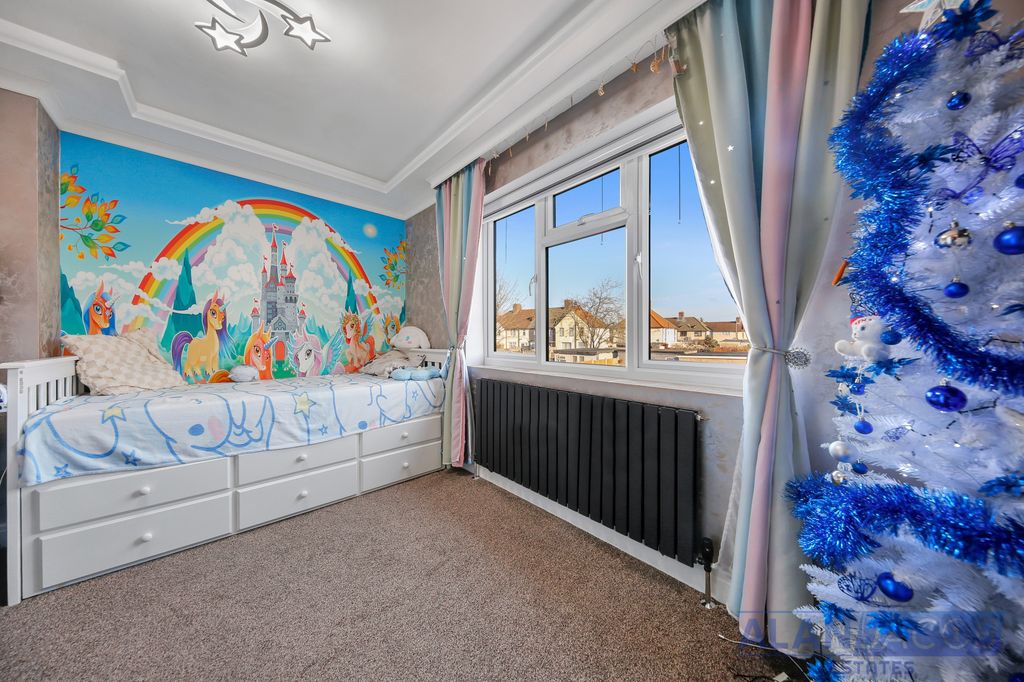 Property photo 3 of 32