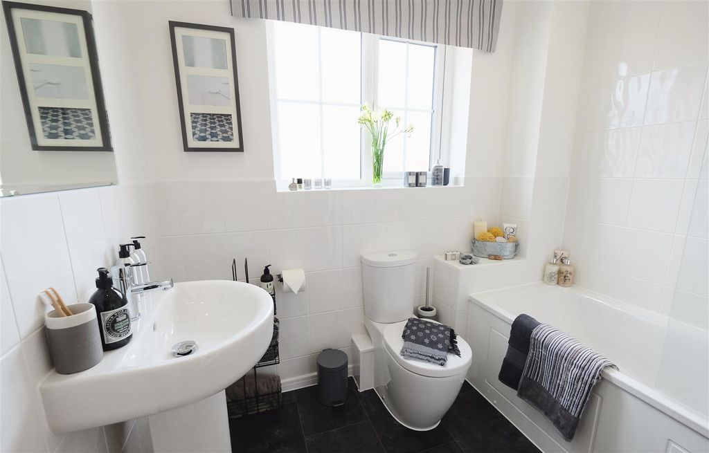 Property photo 2 of 8 Ellesmere Bathroom 1 Difrent.Jpg