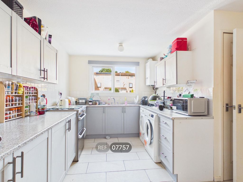 Property photo 2 of 19 Kitchen