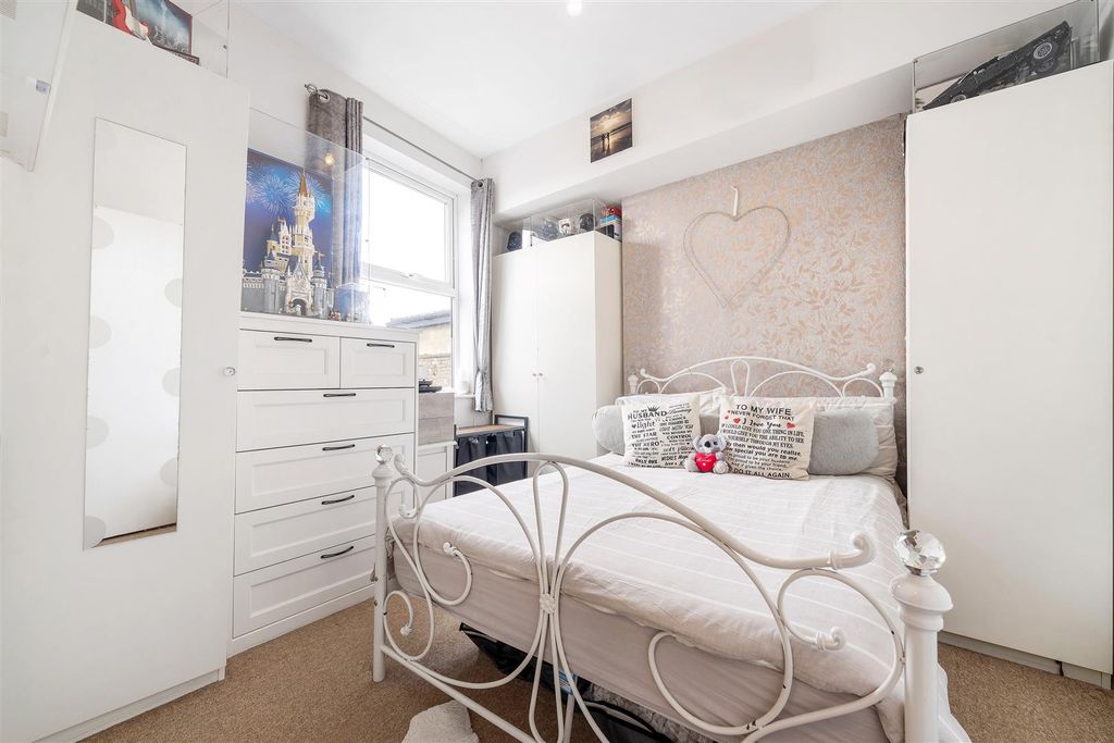 Property photo 3 of 10 Green Lane-5.Jpg