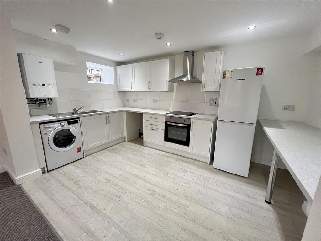 Property photo 3 of 16 Kitchen