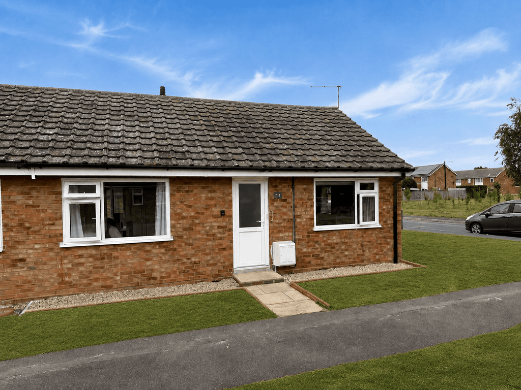 Property photo 1 of 12 1 Bedroom End Terrace Bungalow For Sale - Old Felixstowe - Wainwrights