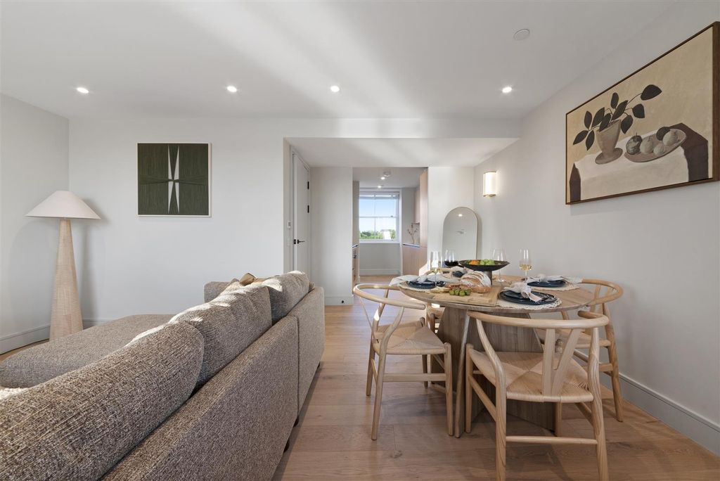 Property photo 2 of 25 Camden High Road, 120A, Flat 7-27.Jpg