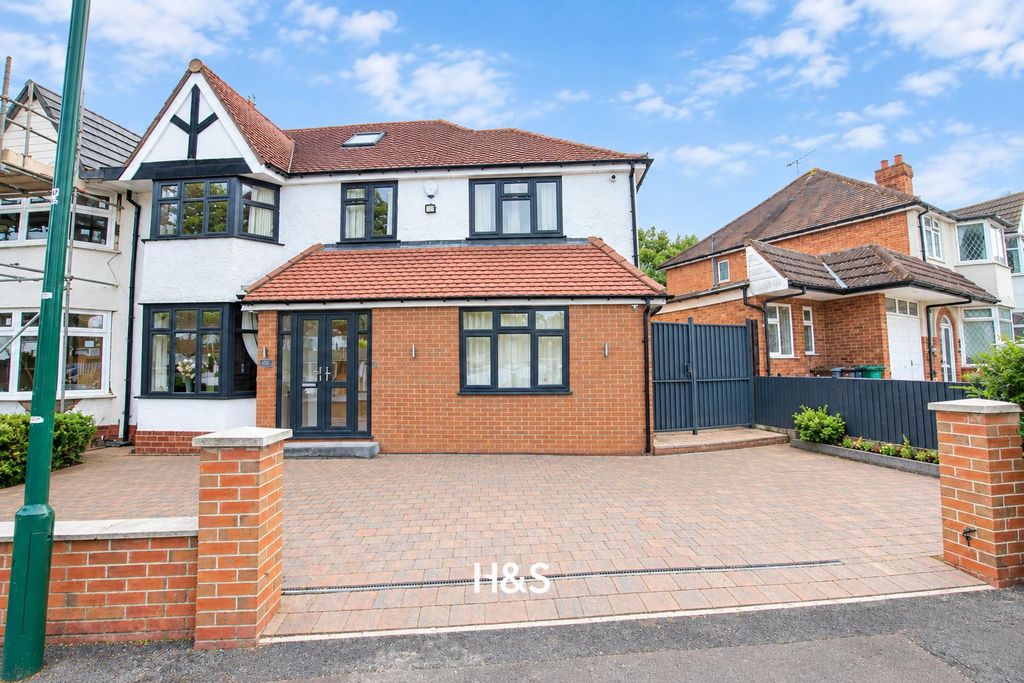 Property photo 1 of 21 130 Stanway - External.Png