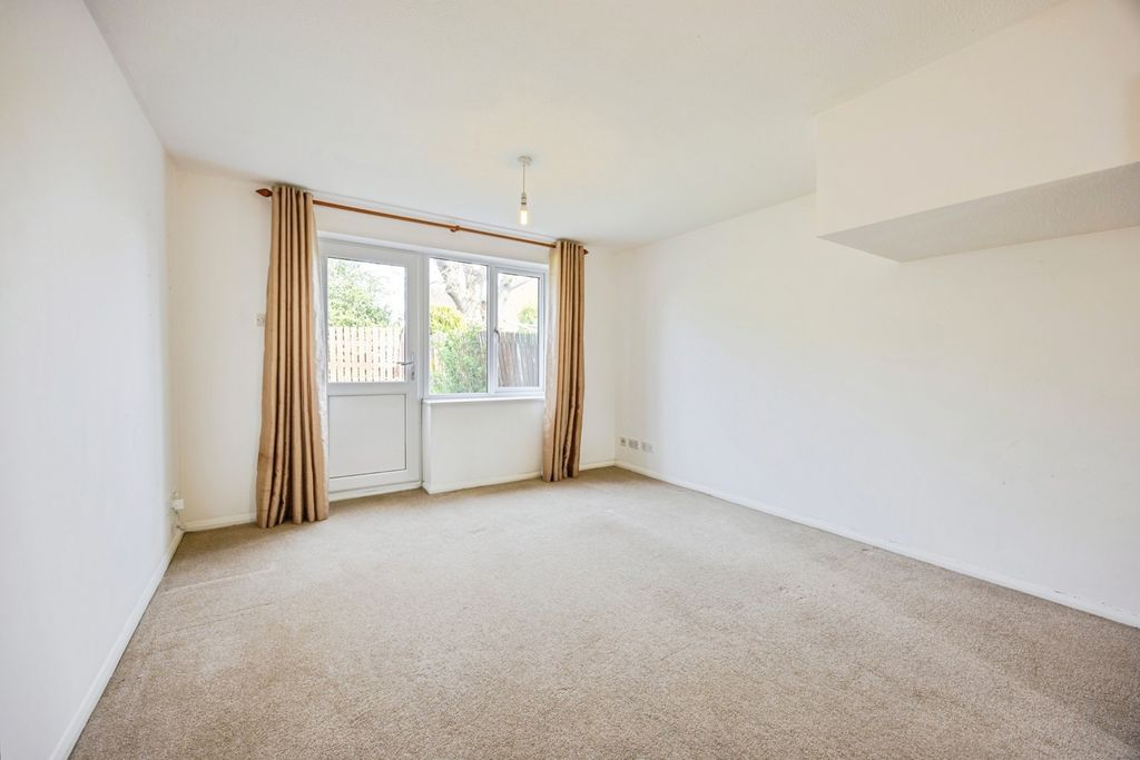 Property photo 2 of 12 Lounge