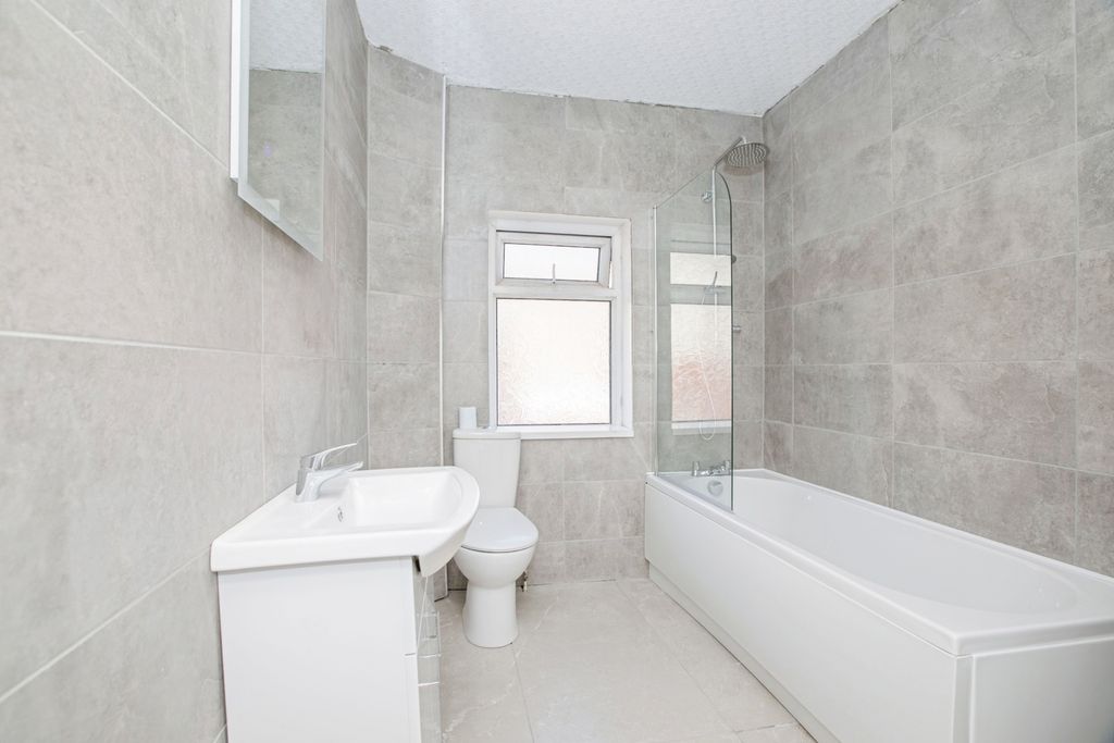 Property photo 3 of 16 Photo