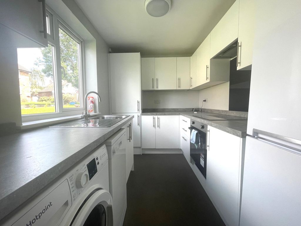 Property photo 2 of 13 5468832