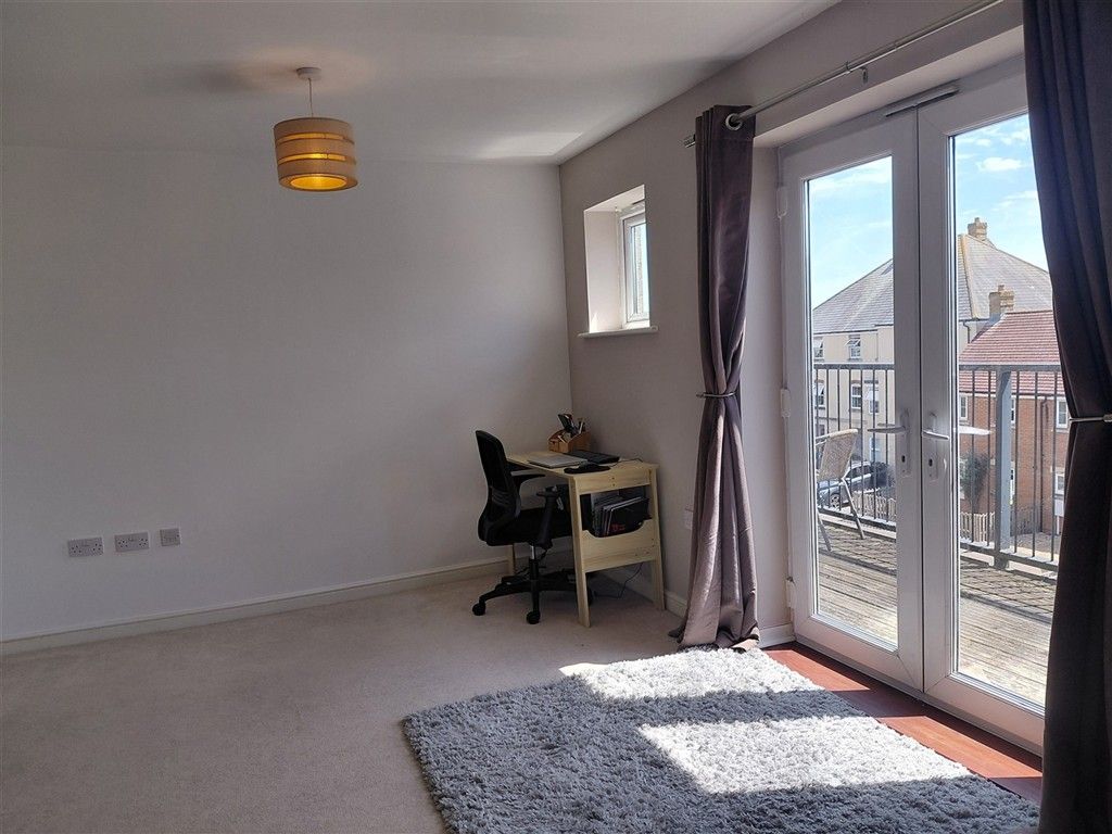 Property photo 3 of 6 Dining Area