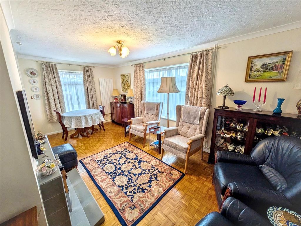 Property photo 3 of 20 Living / Dining Room