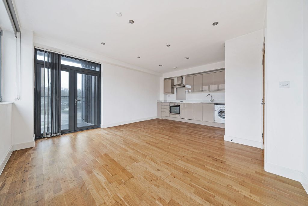 Property photo 2 of 18
