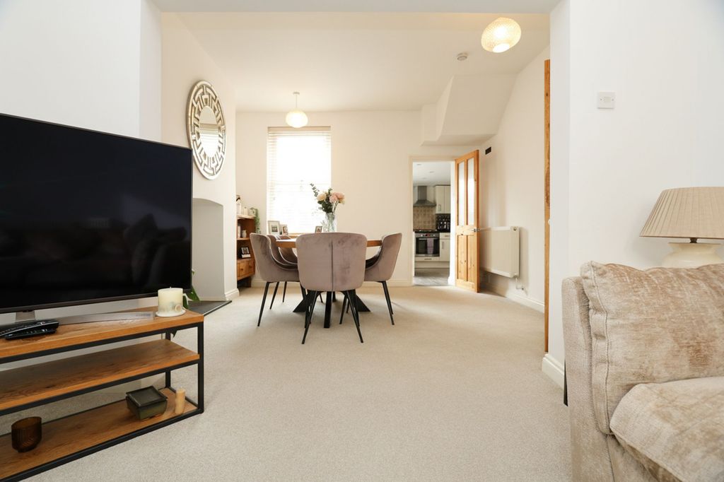 Property photo 2 of 27