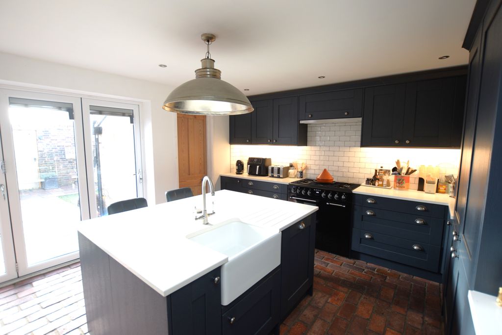 Property photo 2 of 24 Kitchen