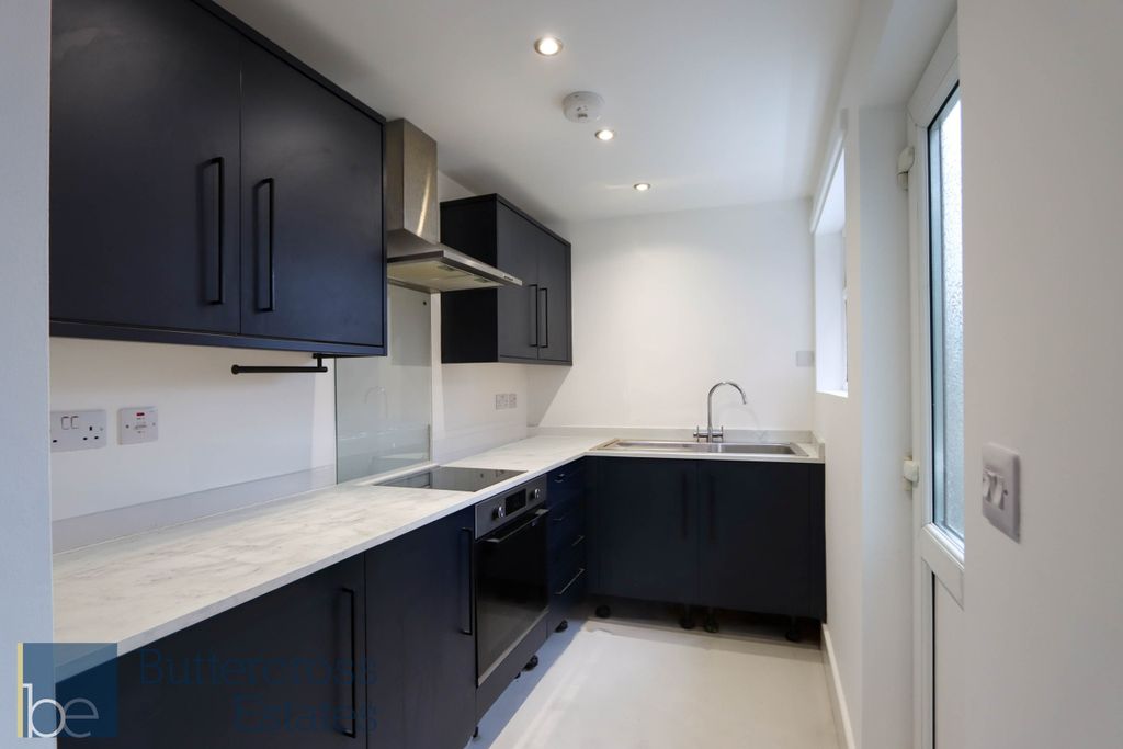 Property photo 2 of 9 Kitchen