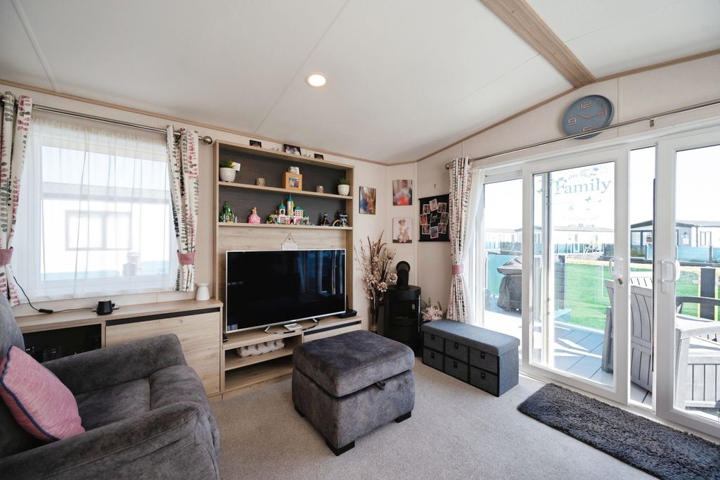 Property photo 2 of 16 Pbox-Img.Jpg