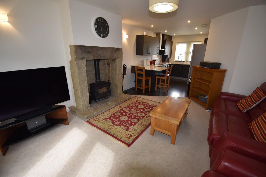Property photo 3 of 17 Living Room