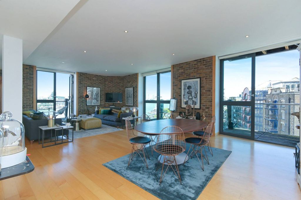 Property photo 2 of 27