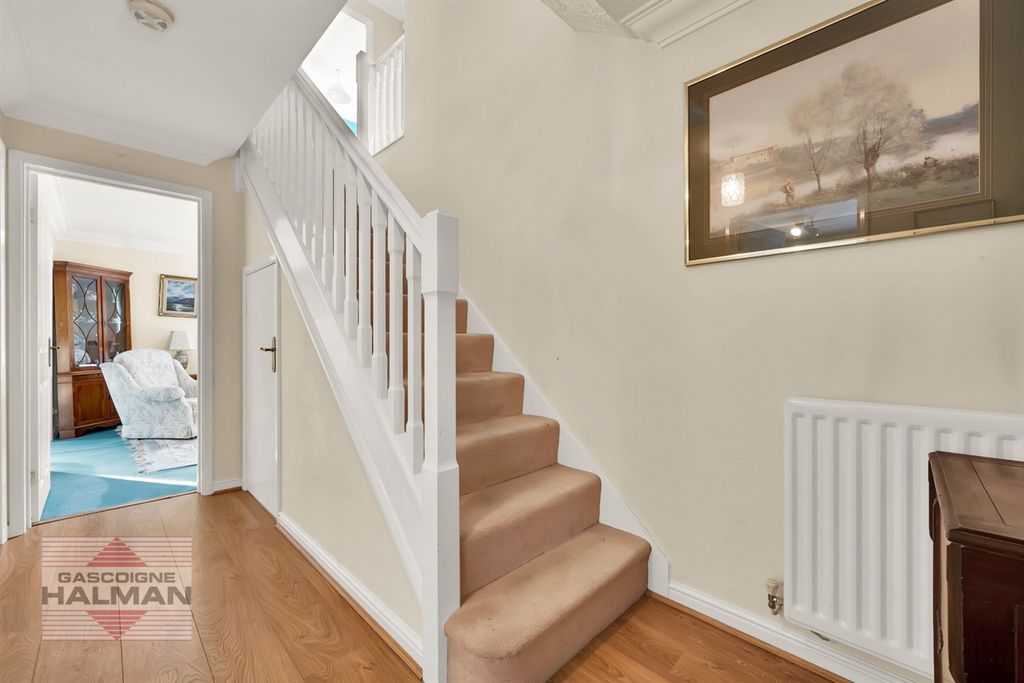 Property photo 2 of 21 Entrance Hallway