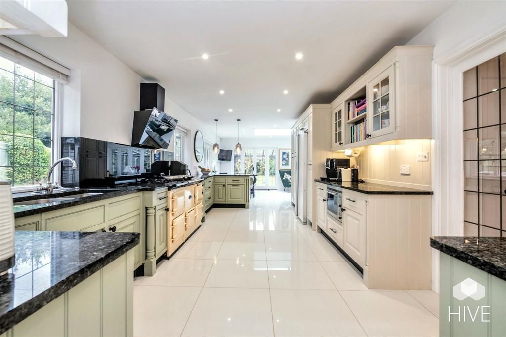 Property photo 2 of 48