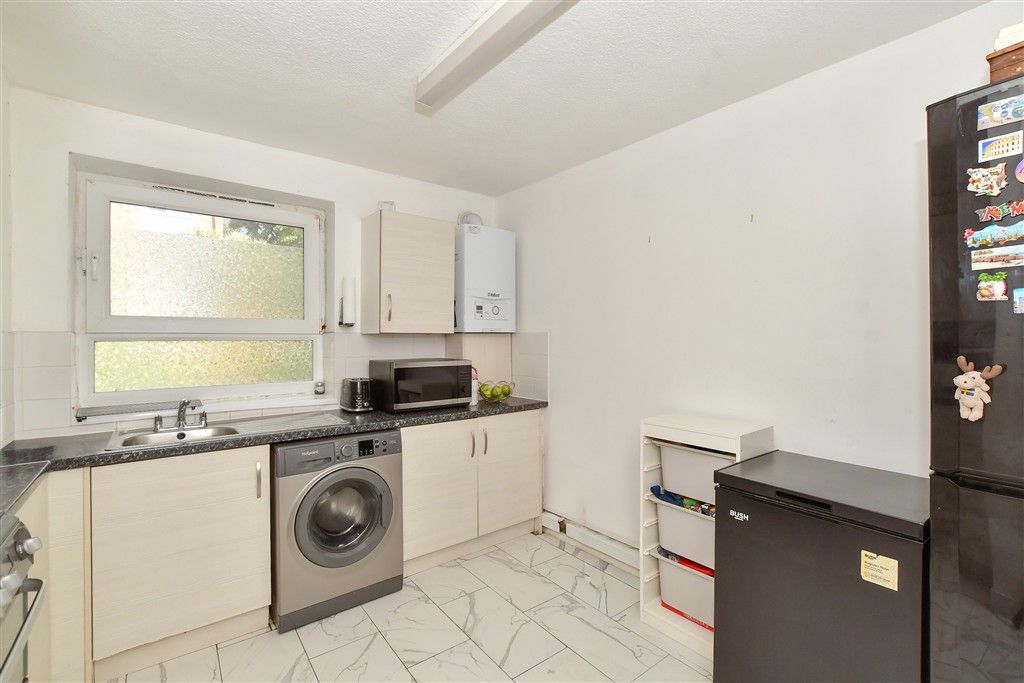 Property photo 2 of 7 Kitchen