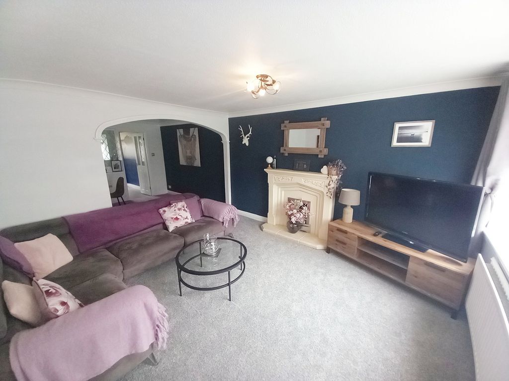 Property photo 2 of 19 Lounge