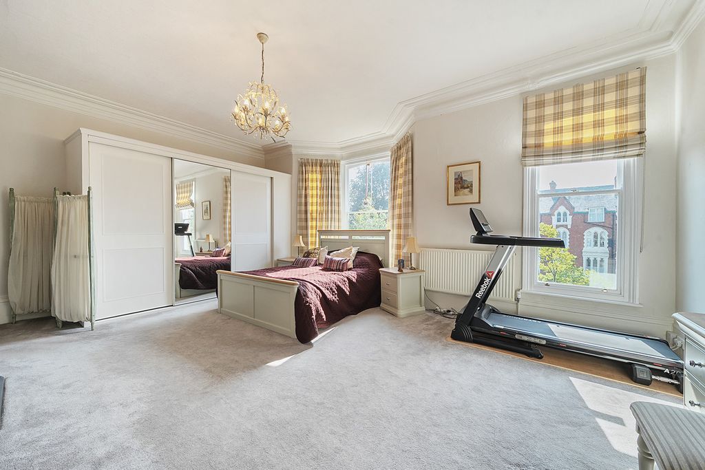 Property photo 3 of 35