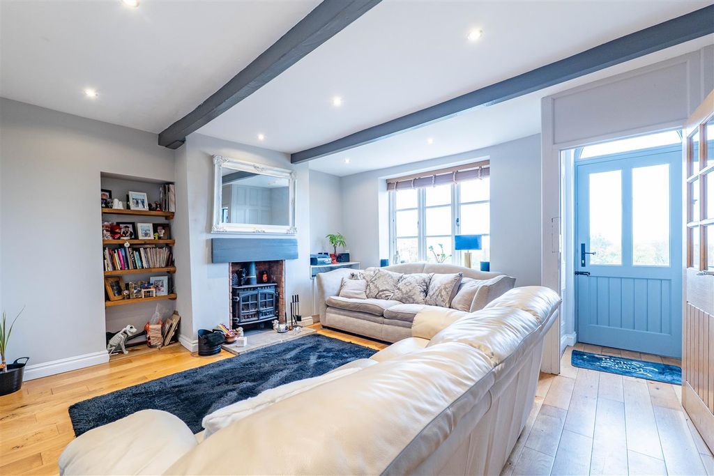 Property photo 2 of 27 Lounge