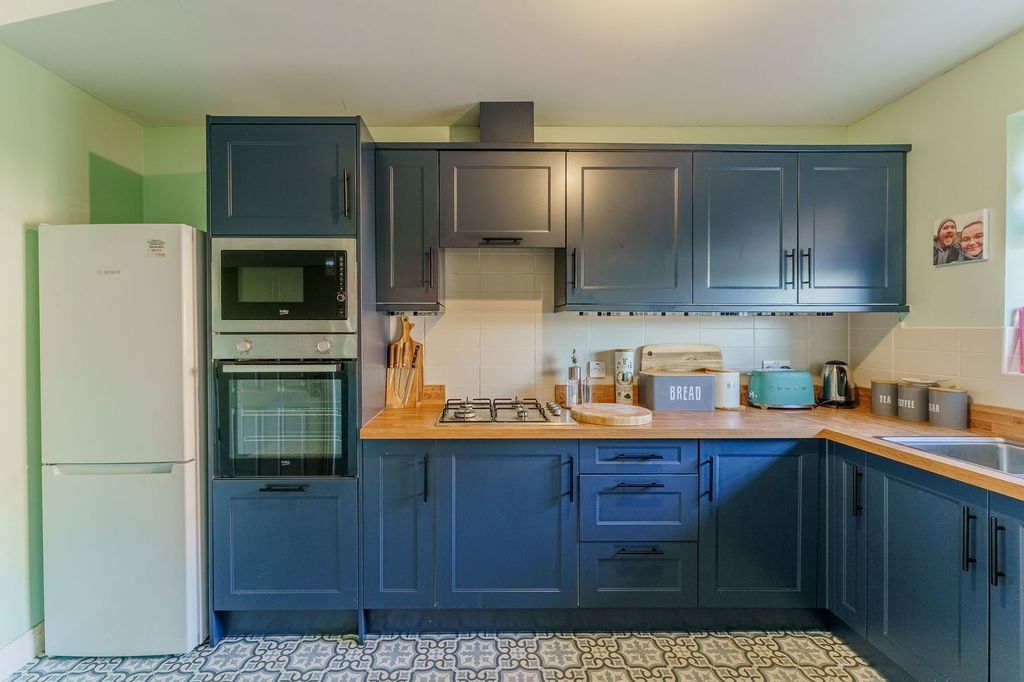 Property photo 2 of 24