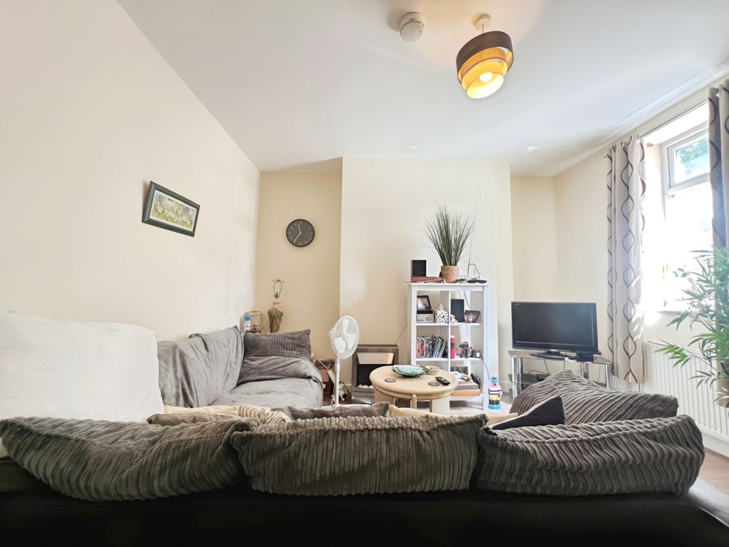 Property photo 2 of 10 Pbox-Living_Room-312908.Jpeg