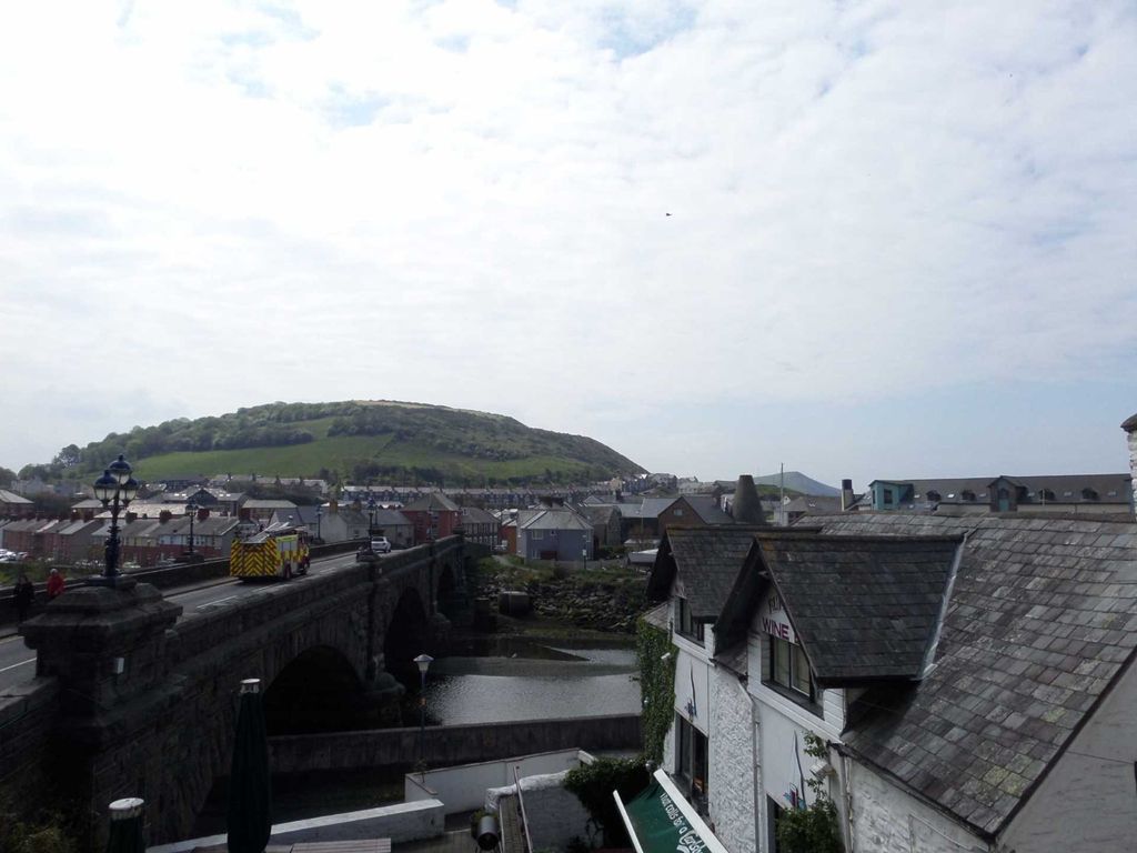 Property photo 2 of 10