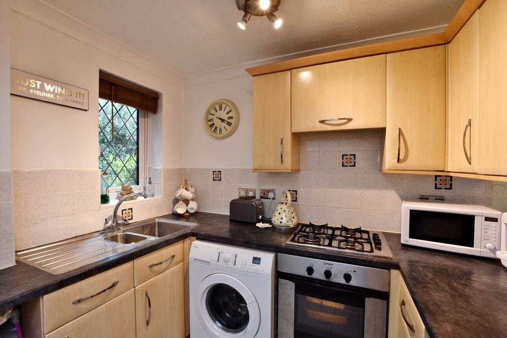 Property photo 2 of 9 Kitchen