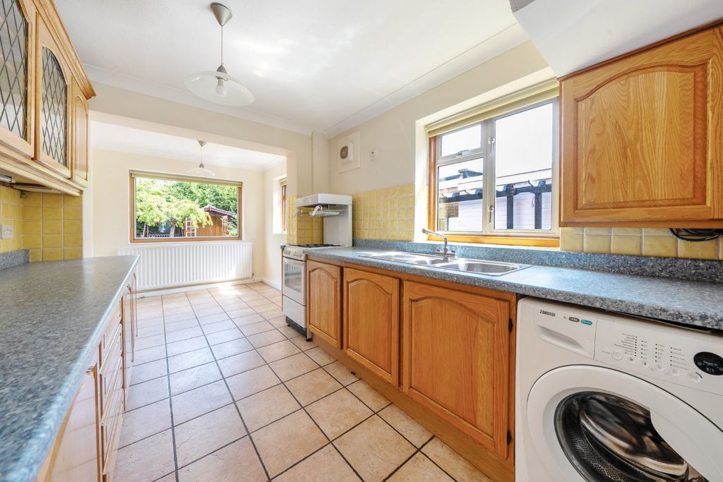 Property photo 3 of 20 Kitchen