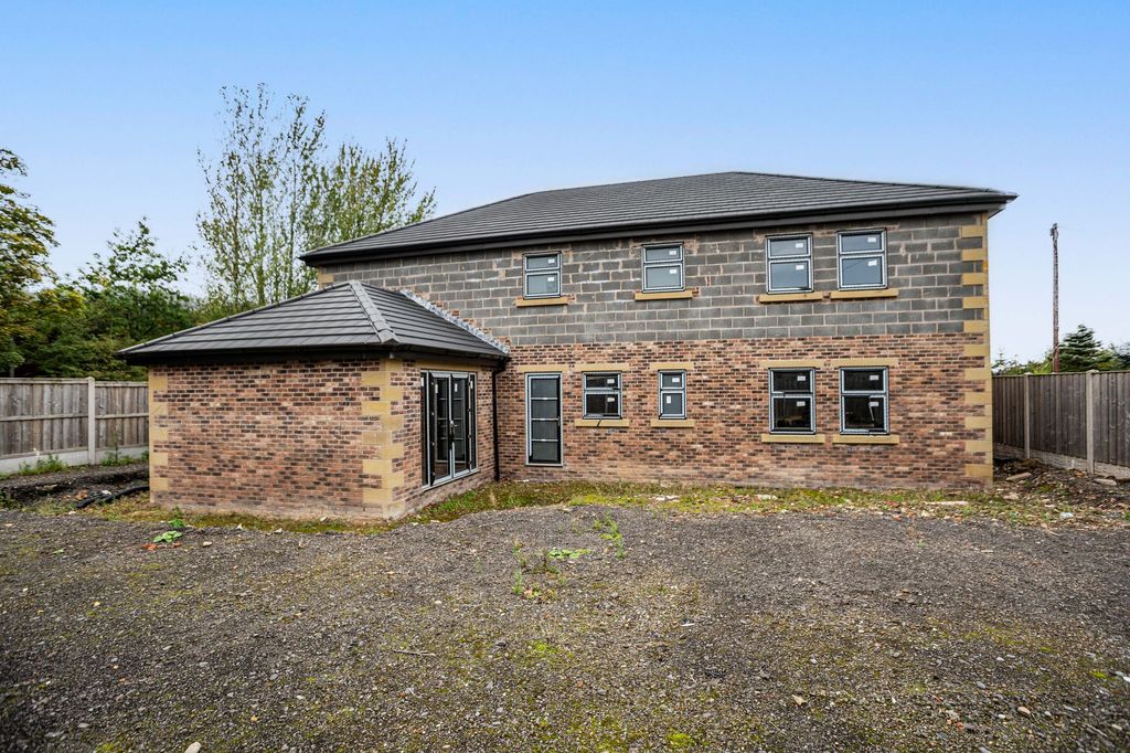 Property photo 2 of 8