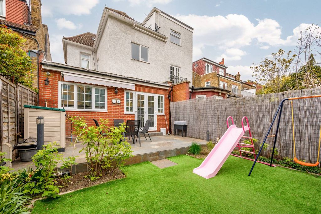 Property photo 3 of 11