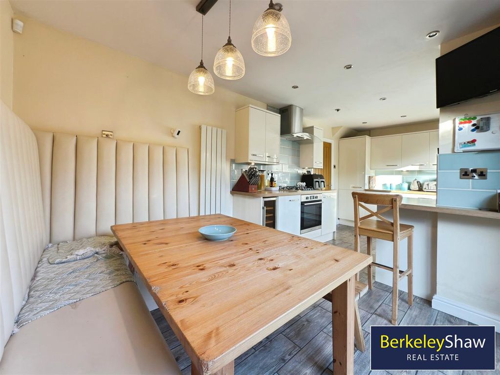 Property photo 2 of 21 Kitchen/Dining Room