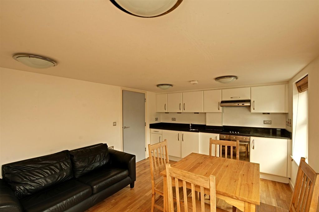 Property photo 3 of 6